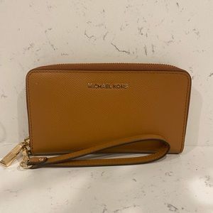 Tan Micheal Kors Wallet